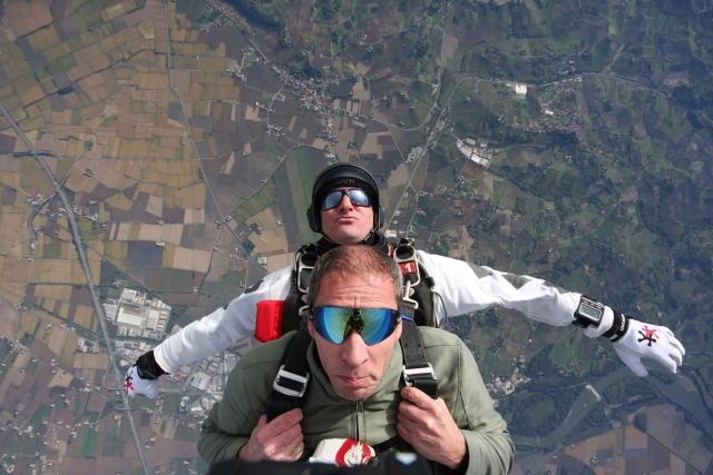  Salto en paracaídas en Monferramarro 